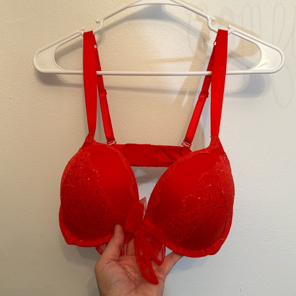 Victoria’s Secret 36C Gorgeous Push up Red bra